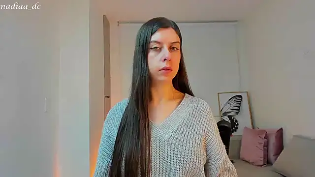 Snapshot of Nadiaa_ chatting on 12/17/24, 02:01 Nadiaa online show from 12/17/24, 02:01