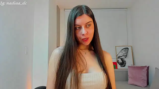 Snapshot of Nadiaa_ chatting on 01/04/25, 03:07 Nadiaa online show from 01/04/25, 03:07