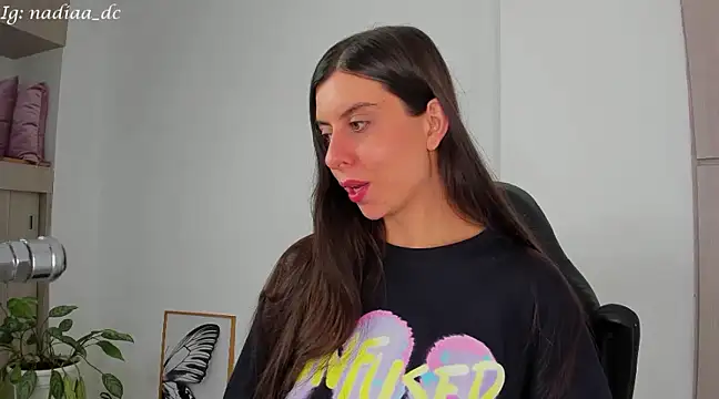 Snapshot of Nadiaa_ chatting on 02/15/25, 03:31 Nadiaa online show from 02/15/25, 03:31