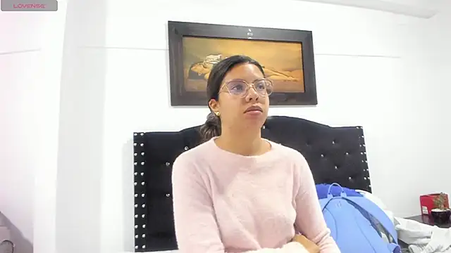 Vahiolet smith online show from 12/17/25, 03:23