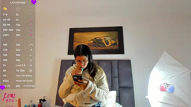 Vahiolet smith online show from 04/10/26, 03:12