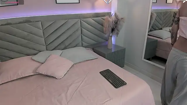 Ary thompson   online show from 01/28/25, 08:26