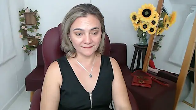Snapshot of Ghada_milf chatting on 06/04/26, 10:16 Ghada milf online show from 06/04/26, 10:16