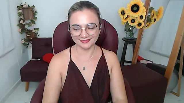Snapshot of Ghada_milf chatting on 06/08/26, 01:28 Ghada milf online show from 06/08/26, 01:28