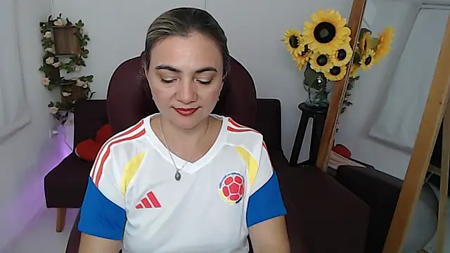 Snapshot of Ghada_milf chatting on 06/17/26, 10:43 Ghada milf online show from 06/17/26, 10:43