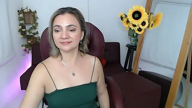 Snapshot of Ghada_milf chatting on 07/20/26, 11:40 Ghada milf online show from 07/20/26, 11:40