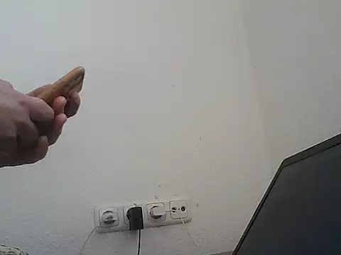 Snapshot of lickthehottie chatting on 07/05/26, 06:15 lickthehottie online show from 07/05/26, 06:15