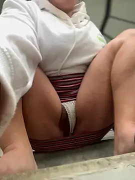 MiaLujan  online show from 02/06/26, 12:30