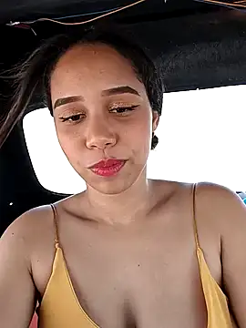 Snapshot of emma-19- chatting on 03/18/25, 05:31 emma-19- online show from 03/18/25, 05:31