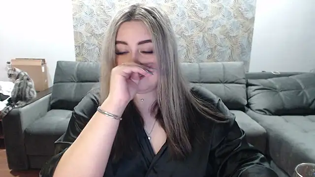 TiffaniYW online show from 12/04/24, 07:34