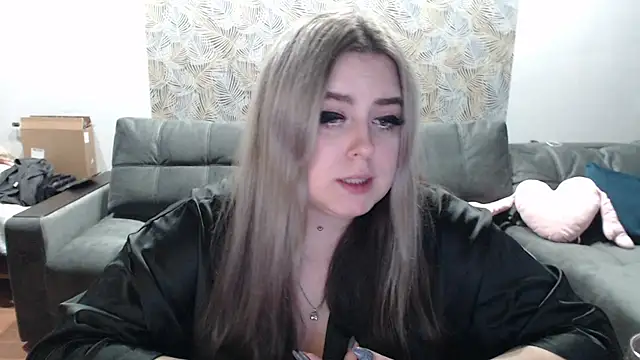 TiffaniYW online show from 12/10/24, 07:22