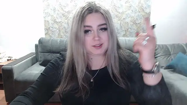 TiffaniYW online show from 12/16/24, 08:48