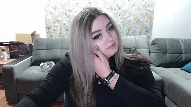 TiffaniYW online show from 12/23/24, 07:52