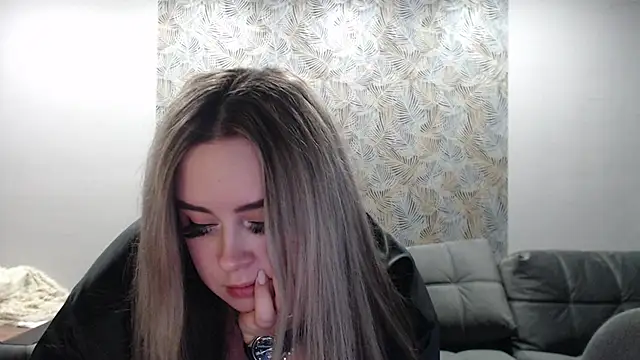 TiffaniYW online show from 12/26/24, 10:09