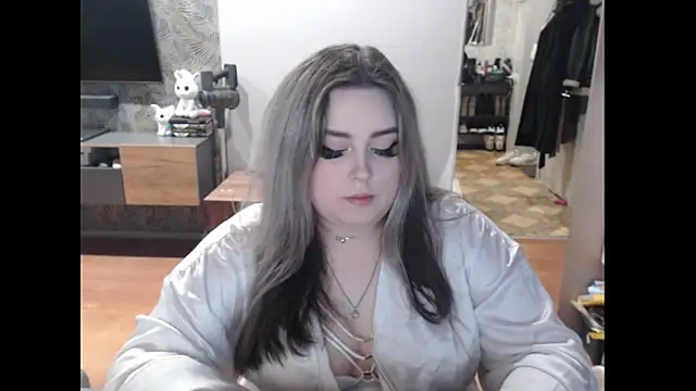 TiffaniYW online show from 03/15/25, 08:21