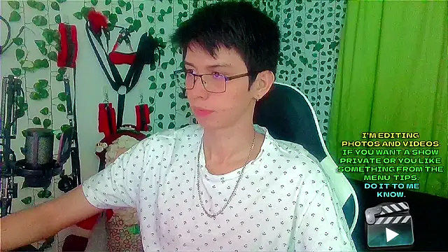 Snapshot of Andy_gray chatting on 12/14/25, 12:43 Andy gray online show from 12/14/25, 12:43