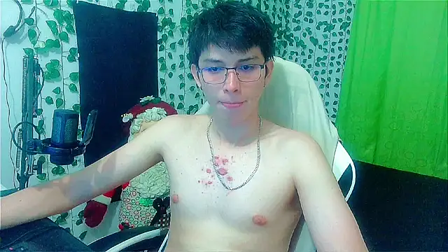 Snapshot of Andy_gray chatting on 12/16/25, 12:26 Andy gray online show from 12/16/25, 12:26