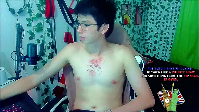 Snapshot of Andy_gray chatting on 12/19/25, 12:28 Andy gray online show from 12/19/25, 12:28