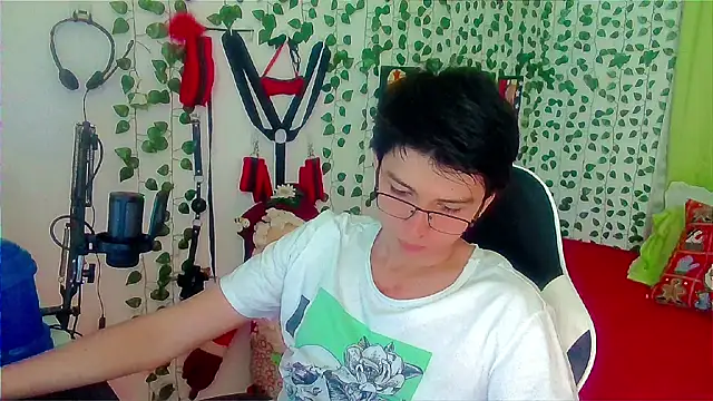 Snapshot of Andy_gray chatting on 12/21/25, 04:47 Andy gray online show from 12/21/25, 04:47