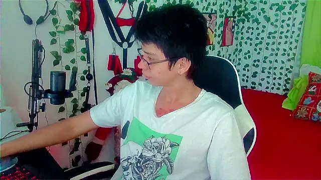 Snapshot of Andy_gray chatting on 12/22/25, 03:20 Andy gray online show from 12/22/25, 03:20