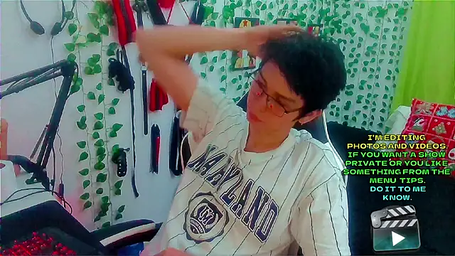 Snapshot of Andy_gray chatting on 01/14/26, 01:33 Andy gray online show from 01/14/26, 01:33