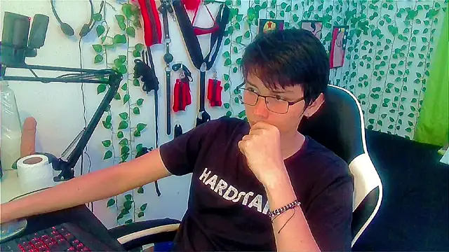 Snapshot of Andy_gray chatting on 01/15/26, 11:41 Andy gray online show from 01/15/26, 11:41