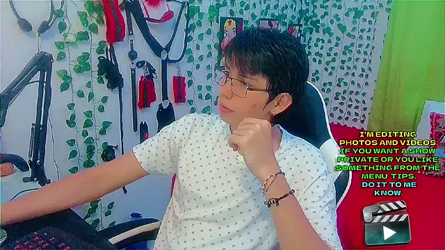 Snapshot of Andy_gray chatting on 01/18/26, 01:09 Andy gray online show from 01/18/26, 01:09