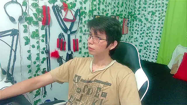 Snapshot of Andy_gray chatting on 02/08/26, 04:10 Andy gray online show from 02/08/26, 04:10