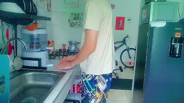 Snapshot of Andy_gray chatting on 02/16/26, 02:35 Andy gray online show from 02/16/26, 02:35