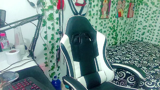 Snapshot of Andy_gray chatting on 02/21/26, 01:01 Andy gray online show from 02/21/26, 01:01