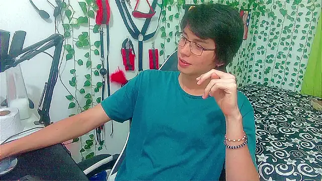 Snapshot of Andy_gray chatting on 02/22/26, 03:54 Andy gray online show from 02/22/26, 03:54