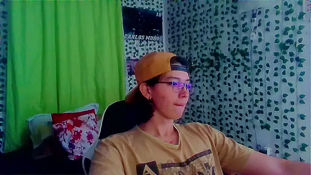 Snapshot of Andy_gray chatting on 05/05/26, 04:59 Andy gray online show from 05/05/26, 04:59