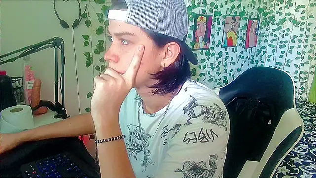 Snapshot of Andy_gray chatting on 06/20/26, 02:20 Andy gray online show from 06/20/26, 02:20