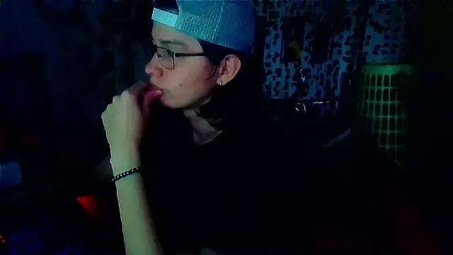 Snapshot of Andy_gray chatting on 07/04/26, 11:49 Andy gray online show from 07/04/26, 11:49