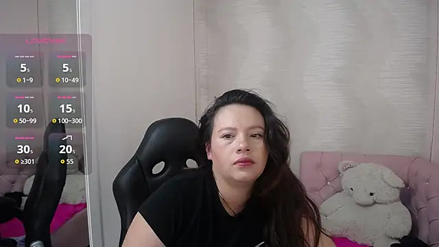 lauraguzman online show from 09/24/25, 03:21