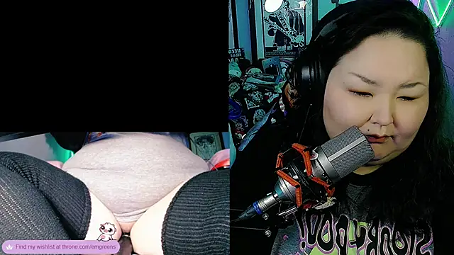 Snapshot of EmGreens chatting on 10/25/25, 03:25 EmGreens online show from 10/25/25, 03:25