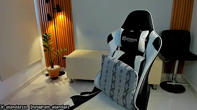 dafboy1 online show from 03/21/25, 04:29