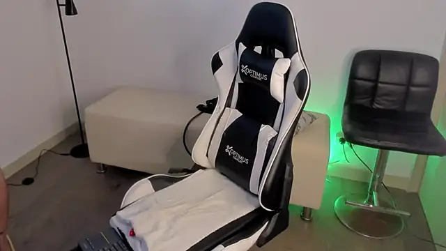 dafboy1 online show from 09/29/25, 02:22