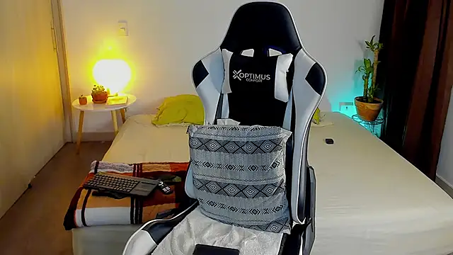 dafboy1 online show from 12/17/25, 11:44