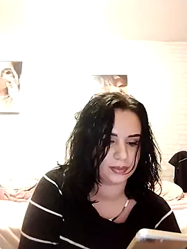 AdelinaJude online show from 01/05/25, 08:21