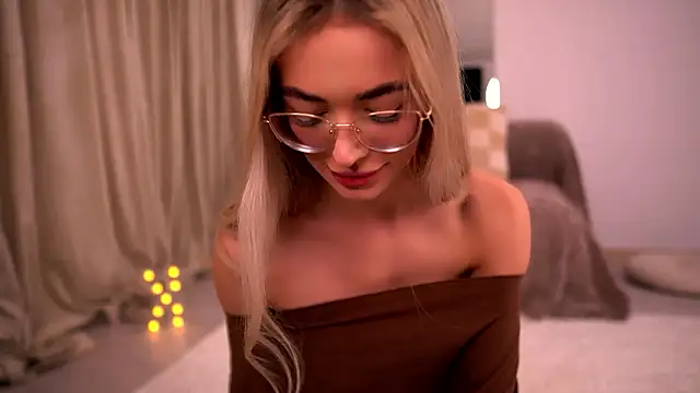 KylieJoyce online show from 03/11/26, 09:32