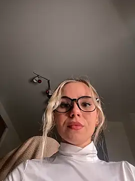 Snapshot of SkyBriii chatting on 12/26/24, 04:14 SkyBriii online show from 12/26/24, 04:14