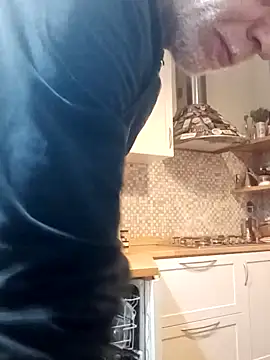 Snapshot of Frabox65 chatting on 12/13/24, 06:10 Frabox65 online show from 12/13/24, 06:10