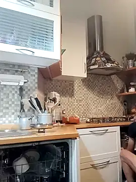 Snapshot of Frabox65 chatting on 12/22/24, 06:17 Frabox65 online show from 12/22/24, 06:17