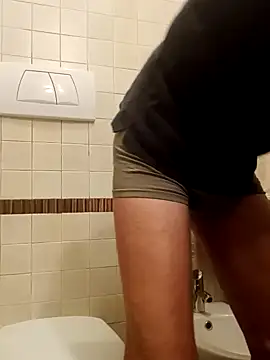 Snapshot of Frabox65 chatting on 03/12/25, 11:44 Frabox65 online show from 03/12/25, 11:44