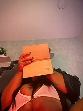 Snapshot of ailynBlaze chatting on 02/25/25, 06:09 ailynBlaze online show from 02/25/25, 06:09