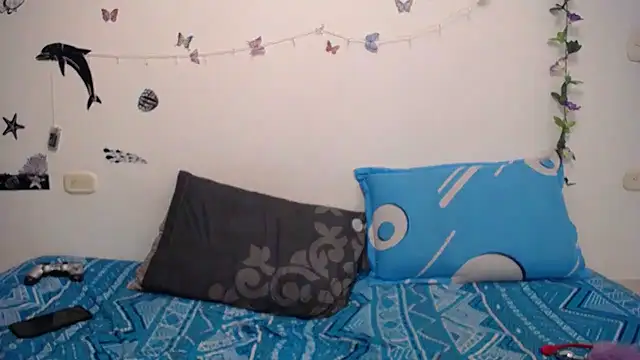 Snapshot of Julieta_Hass chatting on 12/19/24, 04:24 Julieta Hass online show from 12/19/24, 04:24