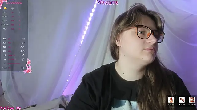 Snapshot of Seductive_She_Wolf chatting on 06/27/26, 03:50 Seductive She Wolf online show from 06/27/26, 03:50