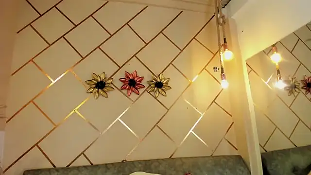 marianeporter   online show from 04/21/26, 12:23