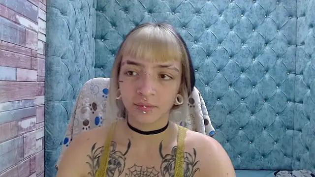 Snapshot of Samantha_Smiith chatting on 10/24/25, 04:09 Samantha Smiith online show from 10/24/25, 04:09